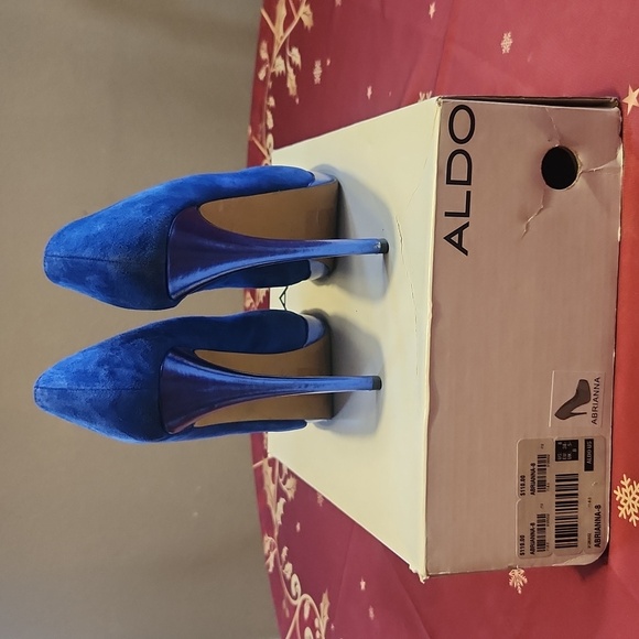 BLUE HEELS - Picture 3 of 6